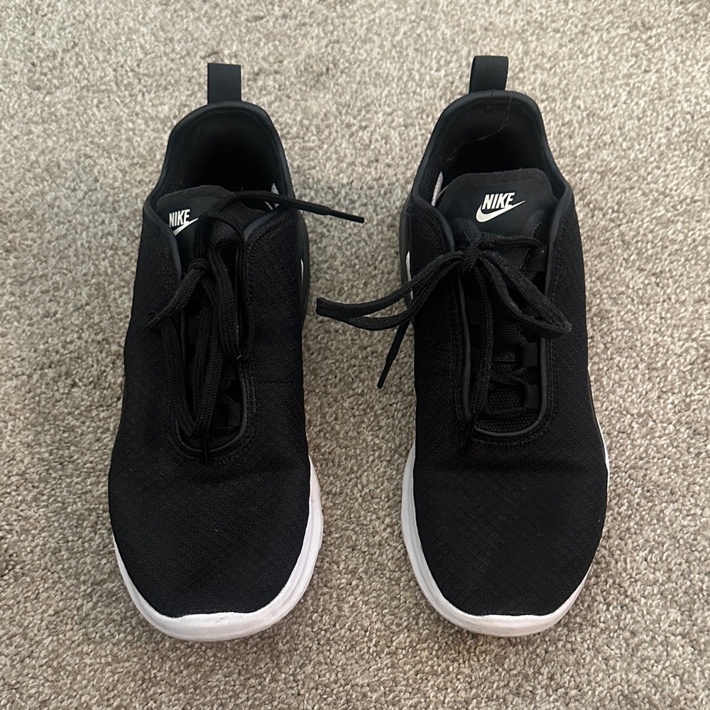 Nike Men's Black and White Athletic Shoes
